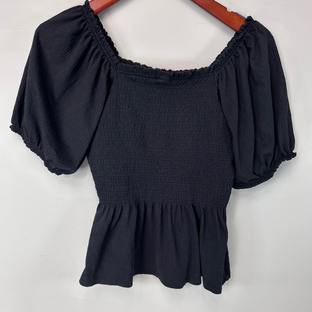 Old Navy Puff Sleeve Blouse Womens Medium Black Excellent Smocked Peplum Top - Picture 2 of 3